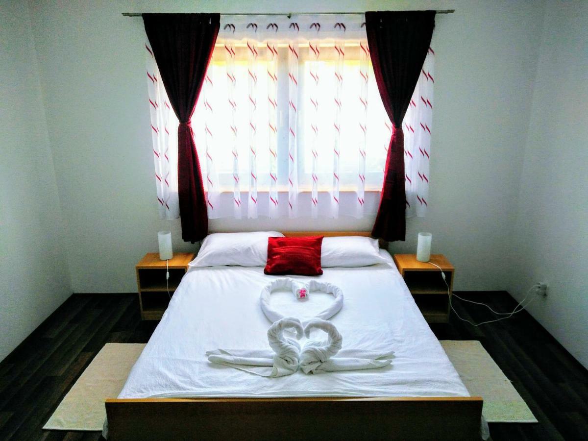 House Naomi Apartment Grabovac  Bagian luar foto